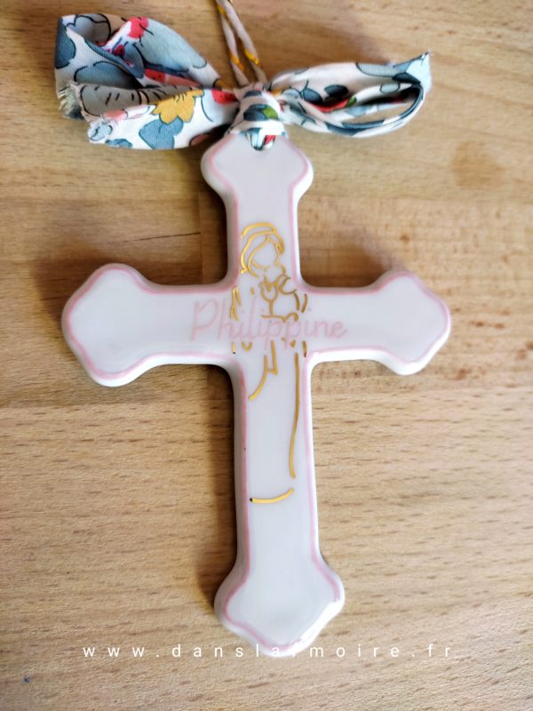 Vierge debout avec l’Enfant dans ses bras