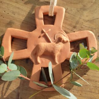 Les minis croix porte-rameaux en terre rouge - AGNUS DEI